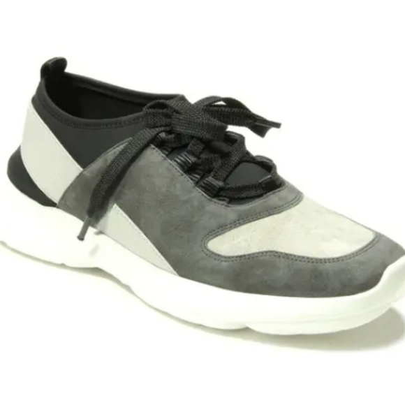 Vaneli Sport Arcis Sneaker in Carbon Gray Suede Size 6 New In Box - Picture 2 of 8